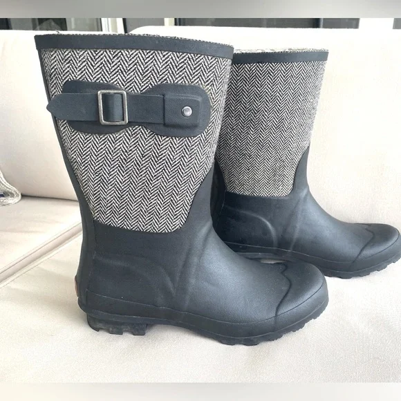 Chooka | Matte Black & Herringbone Mid-Rise Rain Boot - Picture 4 of 11